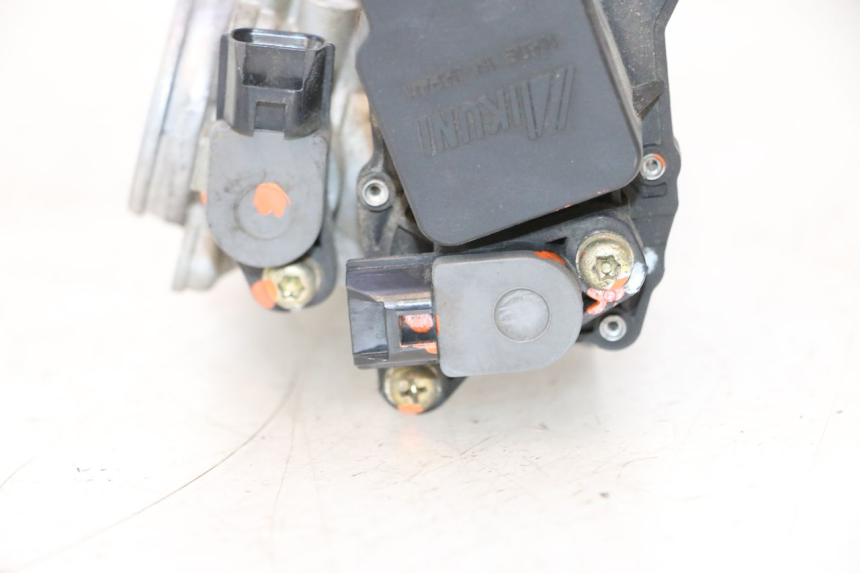 photo de INJECTION THROTTLE BODIES SUZUKI GSR 600 (2005 - 2012) - Surface and material condition