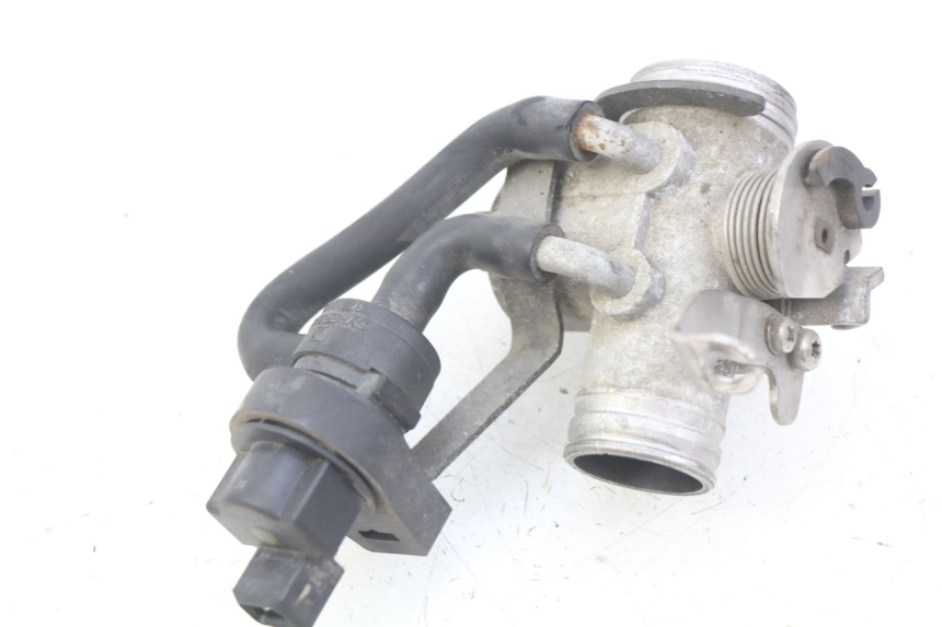 photo de INJECTION THROTTLE BODIES PEUGEOT SATELIS COMPRESSOR K15 125 (2006 - 2009) - Zoom on usage condition