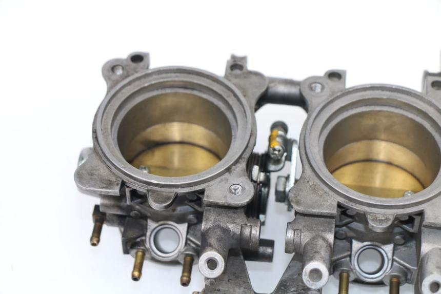photo de INJECTION THROTTLE BODIES TRIUMPH STREET TRIPLE 675 (2007 - 2012) - Alternative perspective