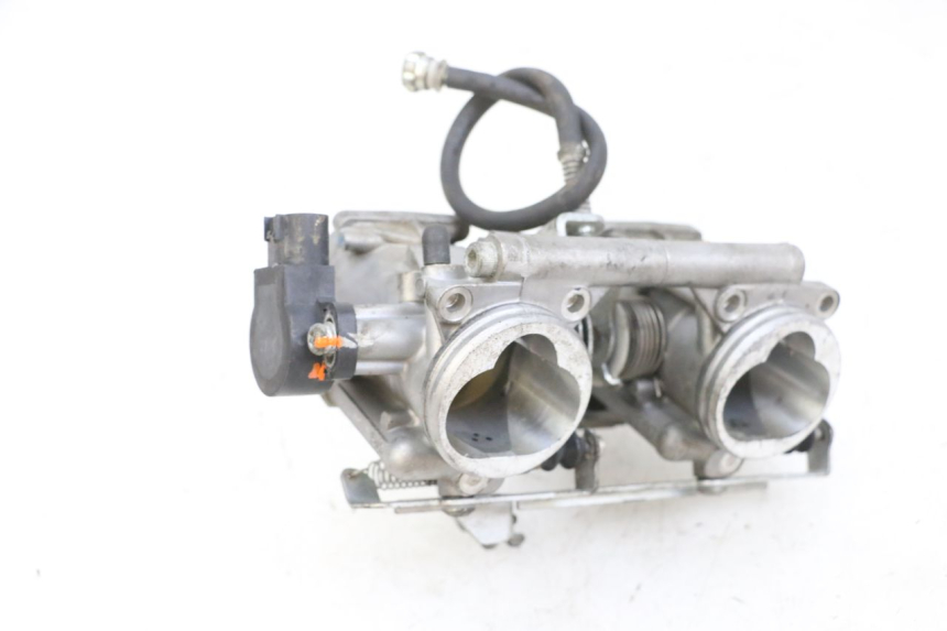 photo de INJECTION THROTTLE BODIES YAMAHA TDM ABS 900 (2002 - 2014) - Fixing points details
