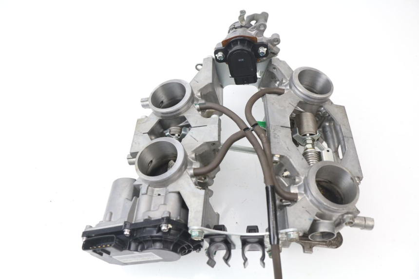 photo de INJECTION THROTTLE BODIES HONDA VFR F 1200 (2010 - 2015) - Alternative perspective