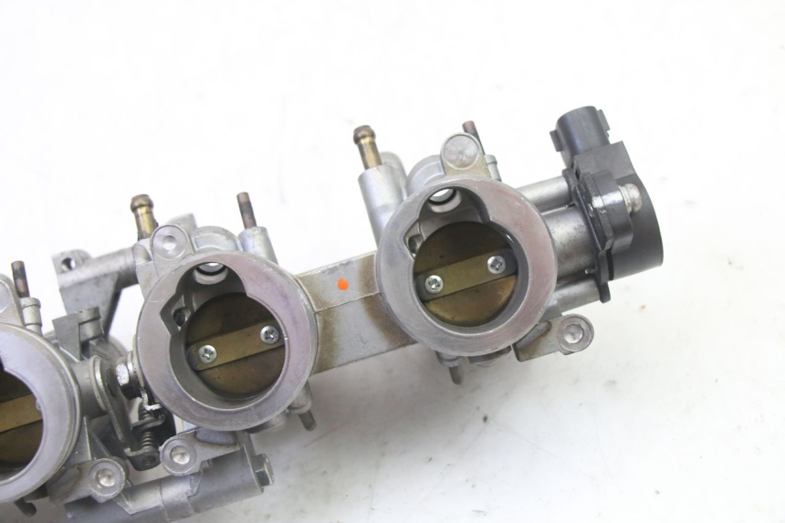 photo de INJECTION THROTTLE BODIES YAMAHA XJ6 ABS 600 (2008 - 2016) - Zoom on usage condition
