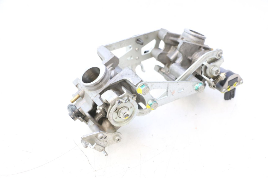 photo de INJECTION THROTTLE BODIES HONDA XLV VARADERO 125 (2007 - 2012) - Additional view of the item