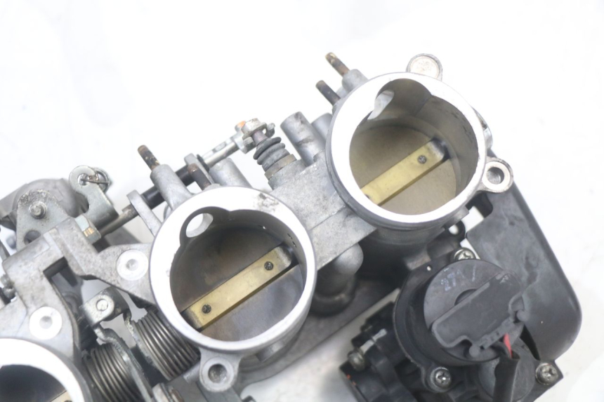 photo de INJECTION THROTTLE BODIES YAMAHA FZ1 FAZER 1000 (2007 - 2009) - Zoom on usage condition