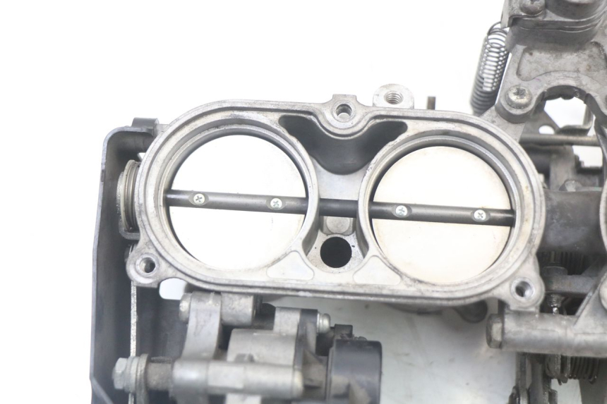 photo de INJECTION THROTTLE BODIES YAMAHA FZ1 FAZER 1000 (2007 - 2009) - Fixing points details