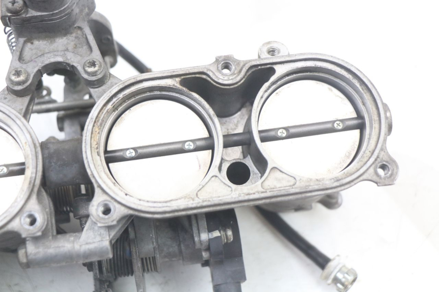 photo de INJECTION THROTTLE BODIES YAMAHA FZ1 FAZER 1000 (2007 - 2009) - Surface and material condition