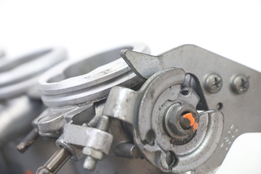 photo de INJECTION THROTTLE BODIES YAMAHA XJ6 600 (2008 - 2016) - Detailed visual inspection