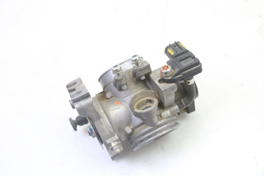 photo de INJECTION THROTTLE BODIES YAMAHA YZ-F YZF 250 (2014 - 2018) - Alternative perspective
