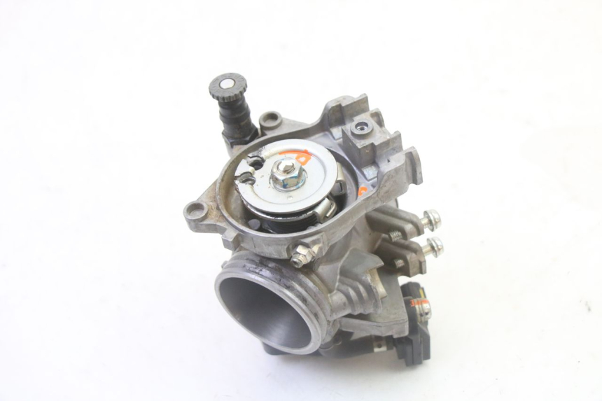 photo de INJECTION THROTTLE BODIES YAMAHA YZ-F YZF 250 (2014 - 2018) - Fixing points details