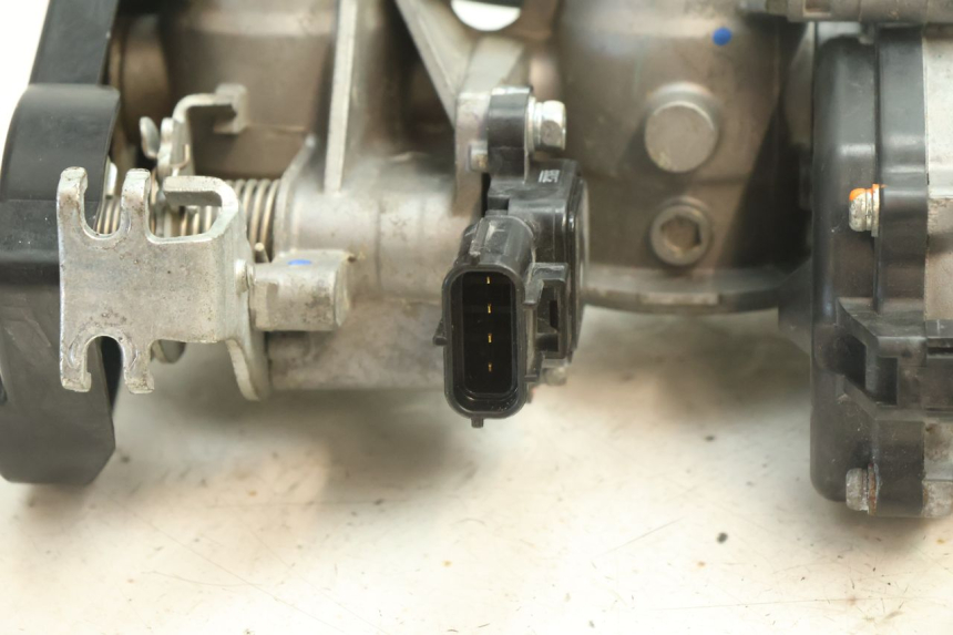 photo de INJECTION THROTTLE BODIES YAMAHA YZF R6 600 (2008 - 2009) - Technical close-up