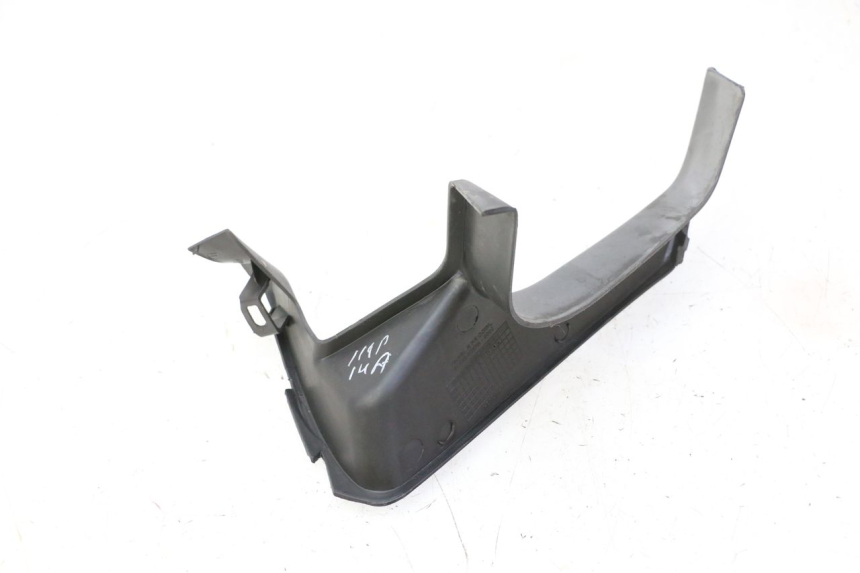photo de RIGHT INNER FRONT FAIRING HONDA CBF 125 (2009 - 2015) - Technical close-up
