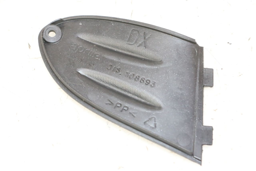 photo de RIGHT INNER FRONT FAIRING APRILIA SR R 2T LC 50 (2018 - 2021) - Zoom on usage condition
