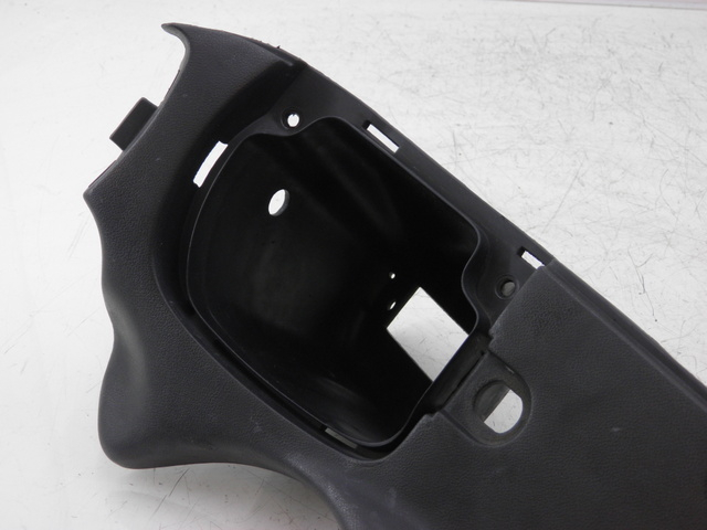 photo de RIGHT INNER FRONT FAIRING TRIUMPH TROPHY 1200 (1996 - 2003) - Technical close-up