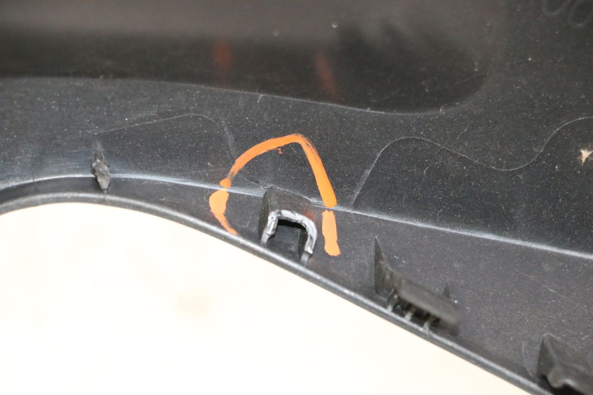 photo de RIGHT INNER FRONT FAIRING YAMAHA XMAX X-MAX 125 (2021 - 2025) - Fixing points details