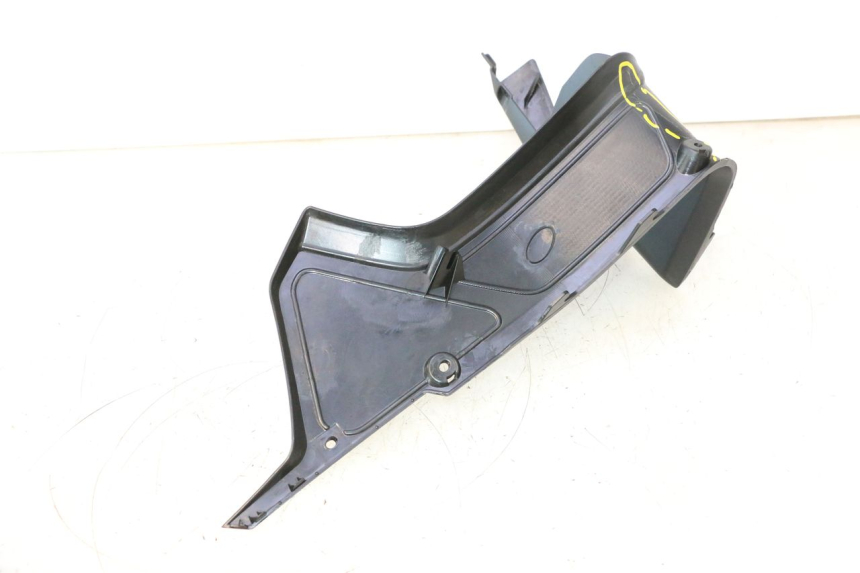 photo de LEFT INNER FRONT FAIRING YAMAHA FZ8 800 (2010 - 2016) - Technical close-up