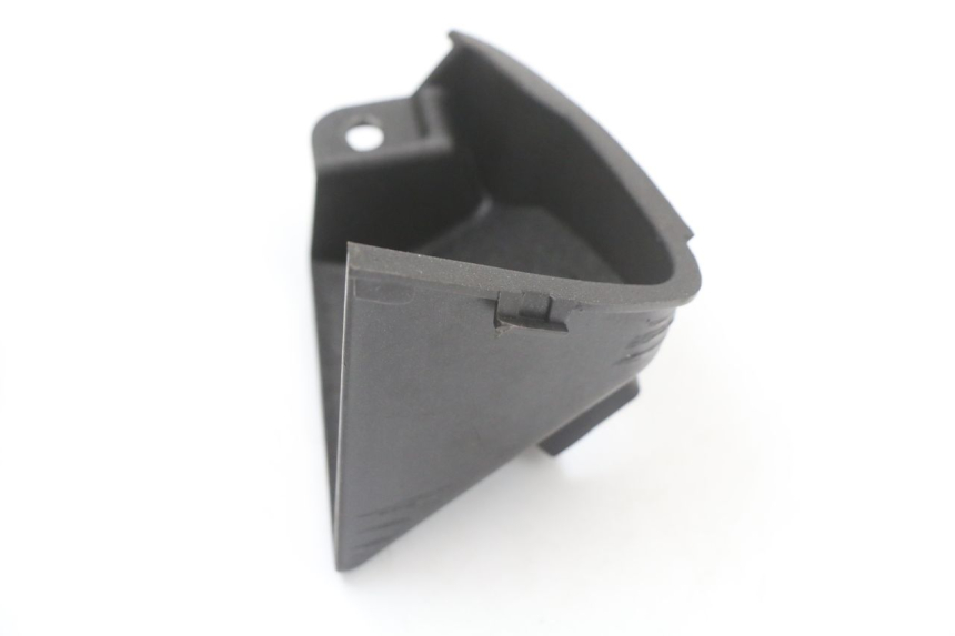 photo de LEFT INNER FRONT FAIRING PIAGGIO X10 125 (2012 - 2017) - Zoom on usage condition