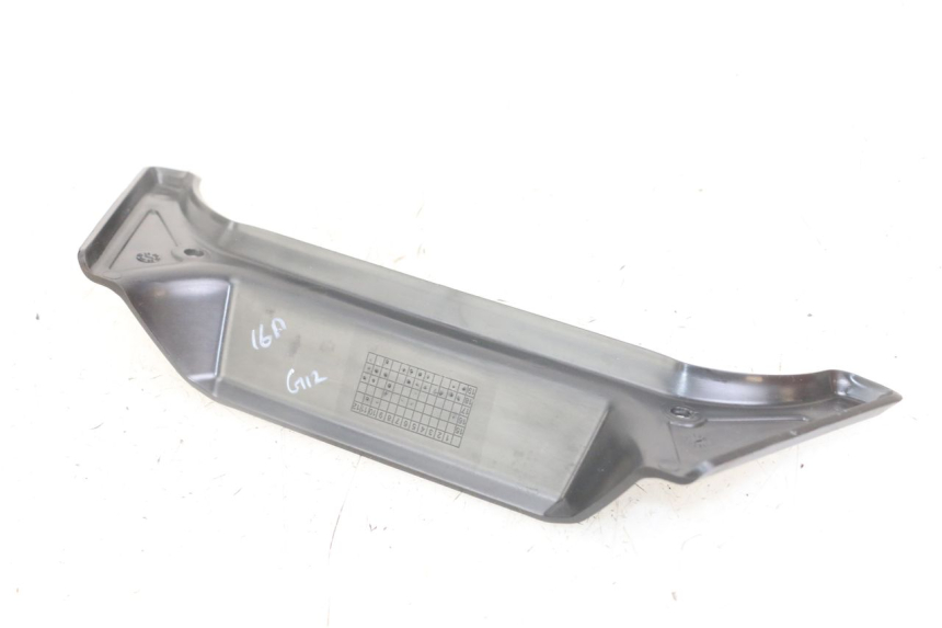 photo de INNER FRONT FAIRING ROYAL ENFIELD HYMALAYAN 410 (2016 - 2023) - Zoom on usage condition