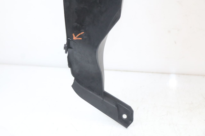 photo de INNER FRONT FAIRING SUZUKI GS F 500 (2004 - 2007) - Additional view of the item