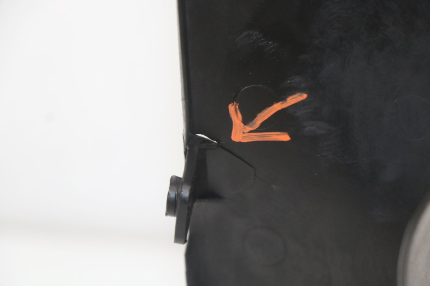 photo de INNER FRONT FAIRING SUZUKI GS F 500 (2004 - 2007) - Distinctive features