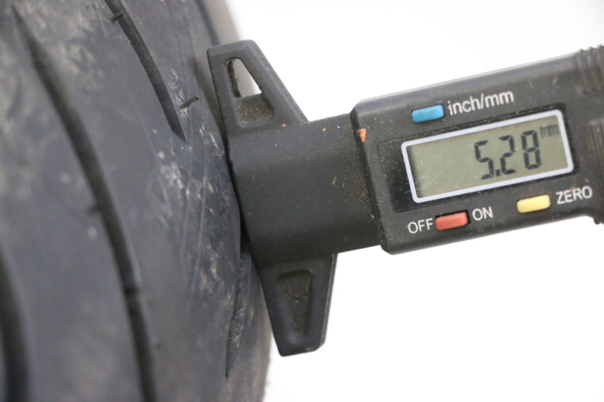 photo de REAR RIM AND TIRE SUZUKI BURGMAN 650 (2013 - 2020) - Zoom on usage condition