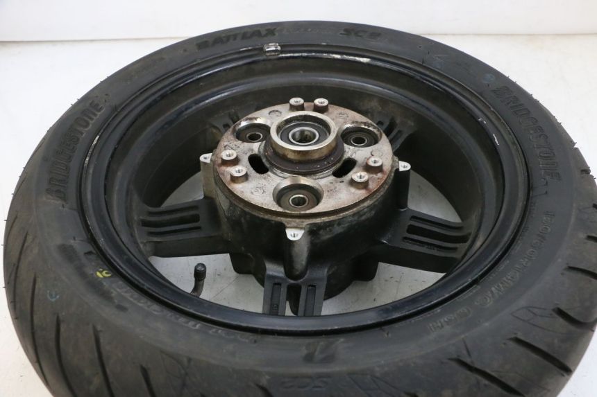 photo de REAR RIM AND TIRE SUZUKI BURGMAN 650 (2013 - 2020) - Fixing points details