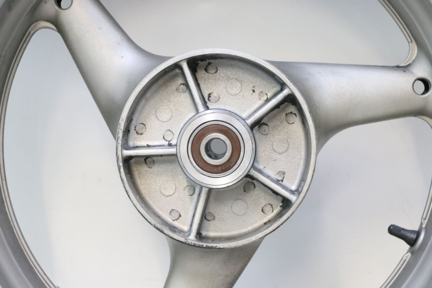 photo de REAR RIM AND TIRE HONDA CB F HORNET 600 (2005 - 2006) - High-resolution close-up
