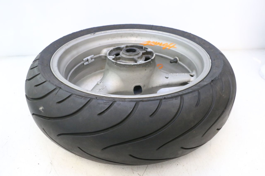 photo de REAR RIM AND TIRE HONDA CB F HORNET 600 (2005 - 2006) - Surface and material condition