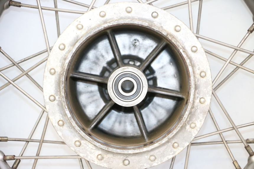 photo de REAR RIM AND TIRE APRILIA CLASSIC 125 (1995 - 2001) - Alternative angle