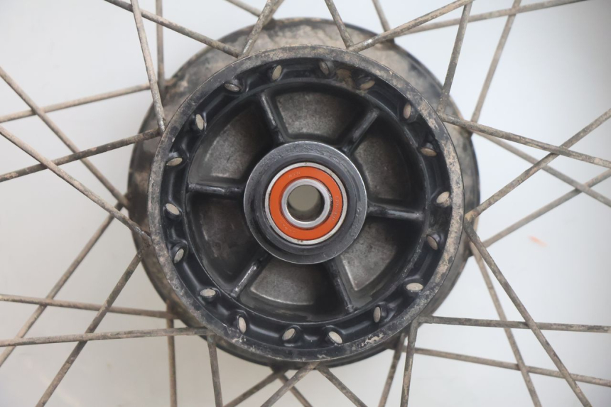photo de REAR RIM AND TIRE SUZUKI DR S 600 (1985 - 1989) - Alternative perspective