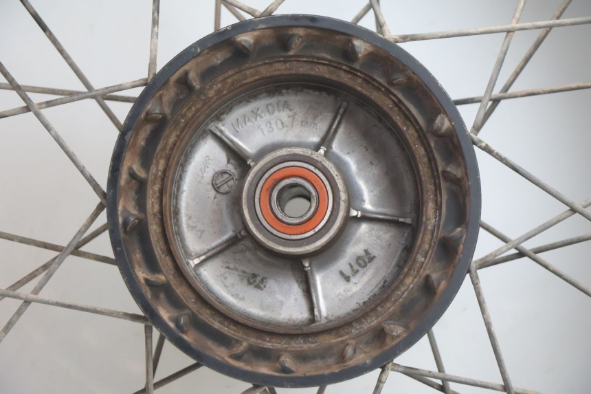 photo de REAR RIM AND TIRE SUZUKI DR S 600 (1985 - 1989) - Technical close-up