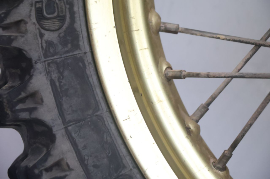 photo de REAR RIM AND TIRE SUZUKI DR S 600 (1985 - 1989) - Fixing points details