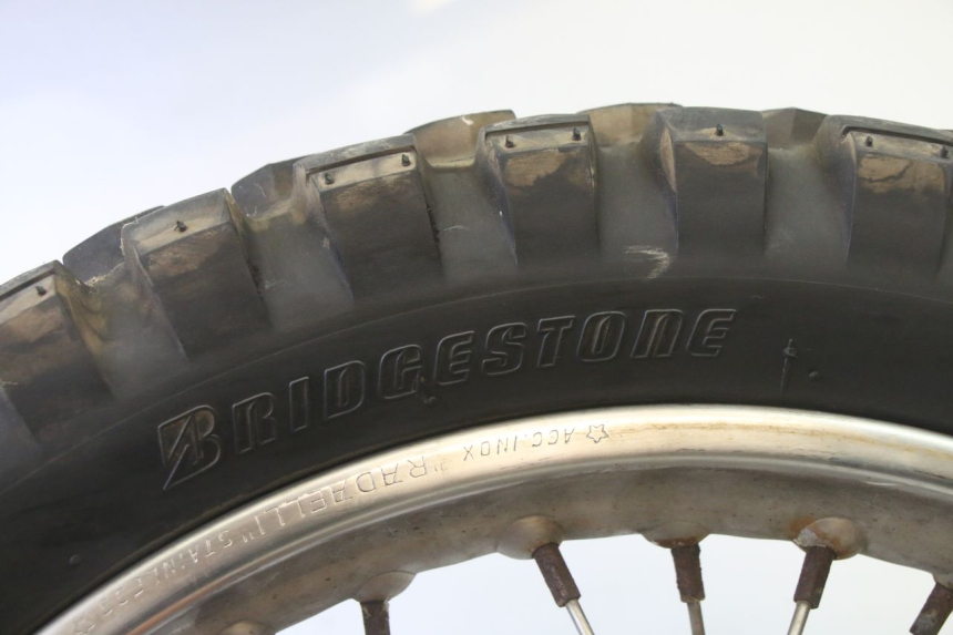 photo de REAR RIM AND TIRE APRILIA ETX 125 (1998 - 2002) - High-resolution close-up