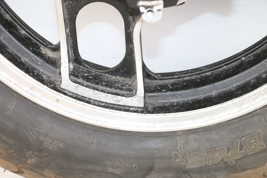 photo de REAR RIM AND TIRE YAMAHA FJ 36Y 1100 (1984 - 1985) - Additional view of the item