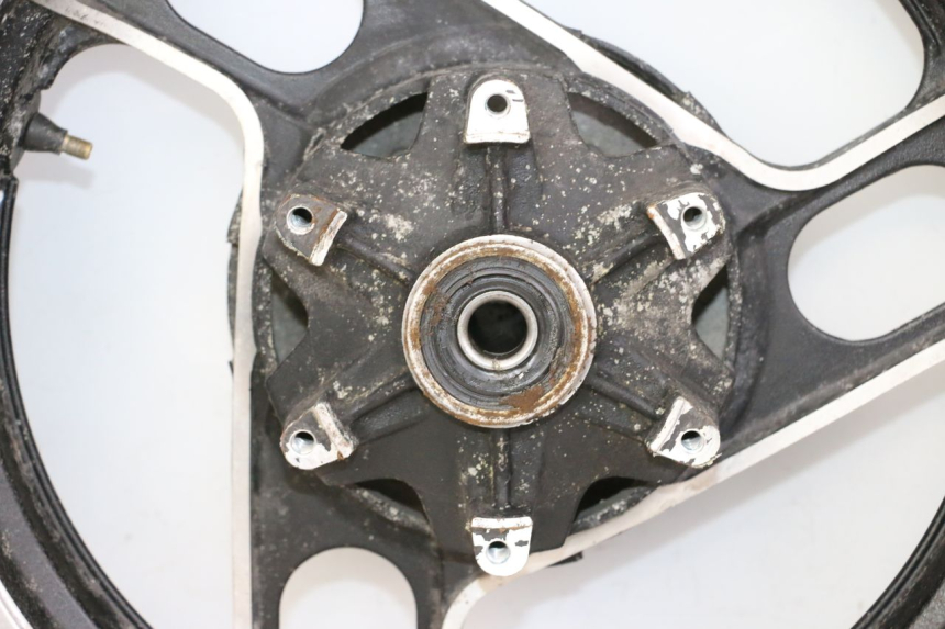 photo de REAR RIM AND TIRE YAMAHA FJ 36Y 1100 (1984 - 1985) - High-resolution close-up