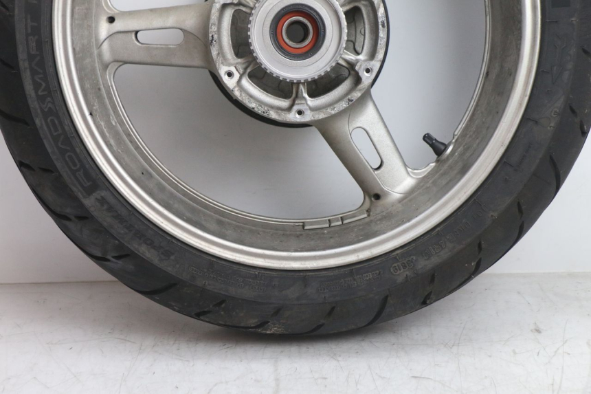 photo de REAR RIM AND TIRE YAMAHA FJR 1300 (2001 - 2005) - Zoom on usage condition