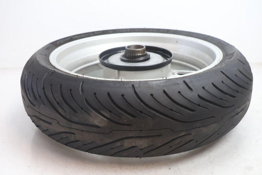photo de REAR RIM AND TIRE YAMAHA FJR 1300 (2001 - 2005) - Technical close-up
