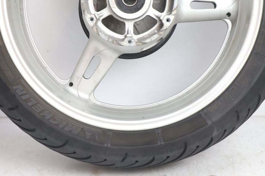 photo de REAR RIM AND TIRE YAMAHA FJR 1300 (2001 - 2005) - Surface and material condition