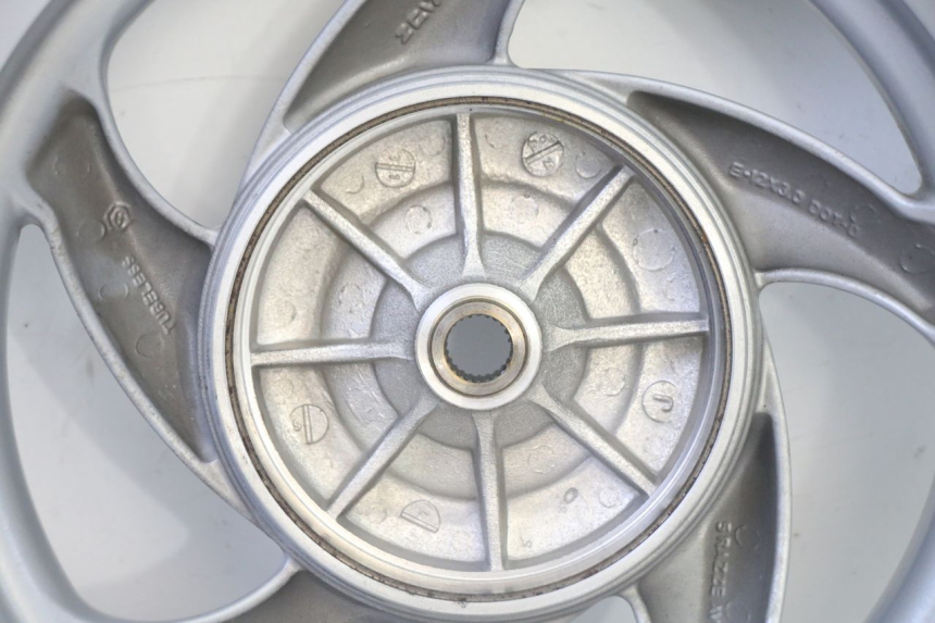 photo de REAR RIM AND TIRE PIAGGIO FLY 2T 50 (2004 - 2017) - Additional view of the item