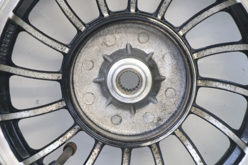 photo de REAR RIM AND TIRE VENESI FLY RETRO 4T 50 (2020 - 2025) - Additional view of the item