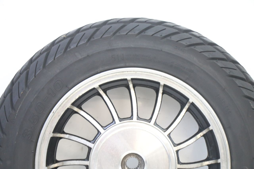 photo de REAR RIM AND TIRE VENESI FLY RETRO 4T 50 (2020 - 2025) - Zoom on usage condition
