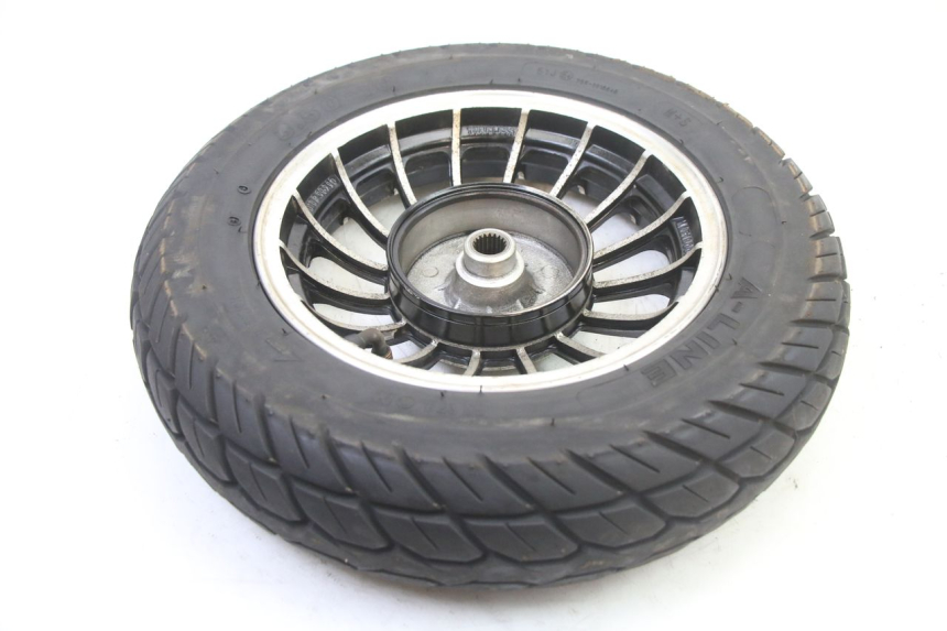 photo de REAR RIM AND TIRE VENESI FLY RETRO 4T 50 (2020 - 2025) - Fixing points details