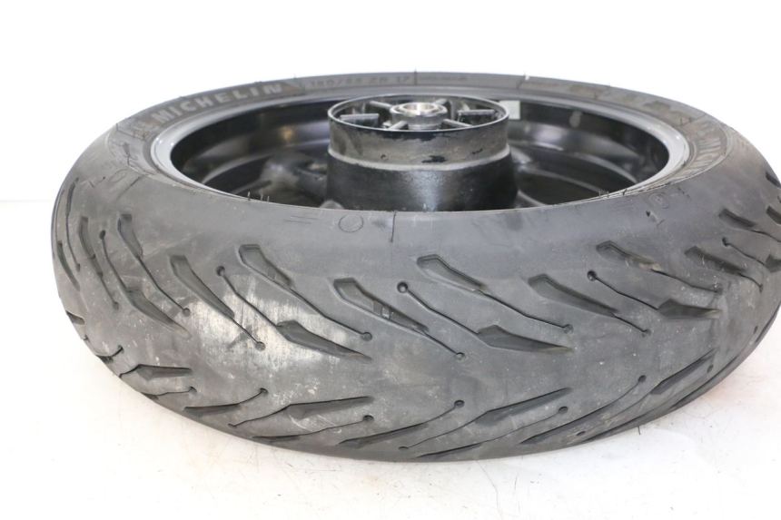 photo de REAR RIM AND TIRE YAMAHA FZ6 FAZER S2 600 (2007 - 2011) - High-resolution close-up