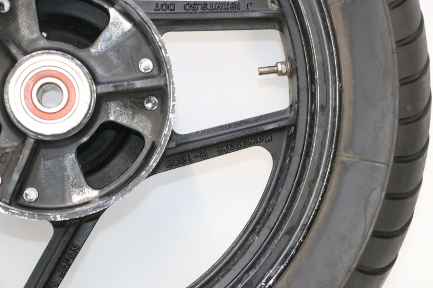 photo de REAR RIM AND TIRE KAWASAKI GPX F ZX750F 750 (1986 - 1990) - Additional view of the item