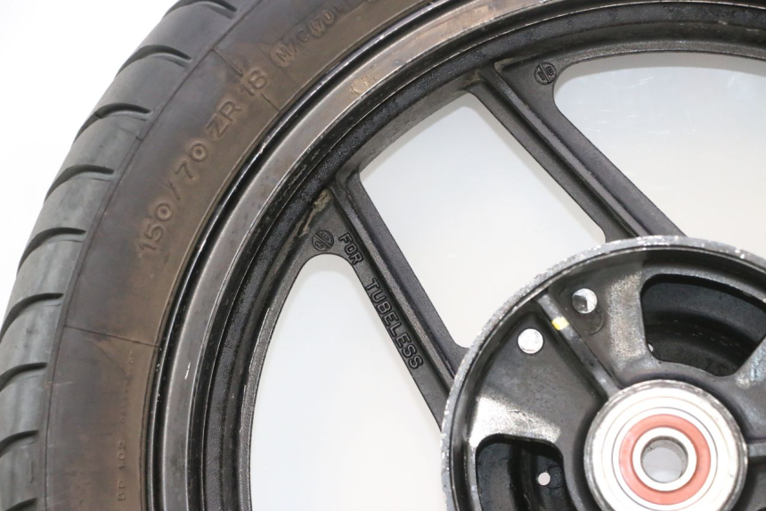 photo de REAR RIM AND TIRE KAWASAKI GPX F ZX750F 750 (1986 - 1990) - Distinctive features