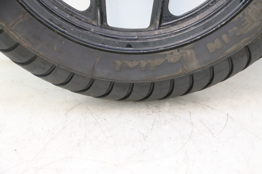 photo de REAR RIM AND TIRE KAWASAKI GPX F ZX750F 750 (1986 - 1990) - Alternative angle