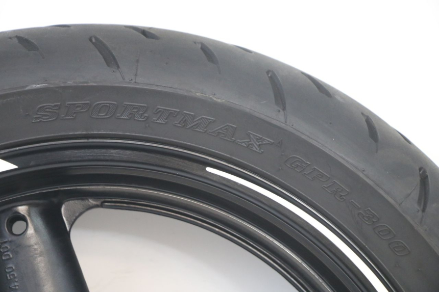photo de REAR RIM AND TIRE SUZUKI GSF S BANDIT 600 (2000 - 2004) - Distinctive features