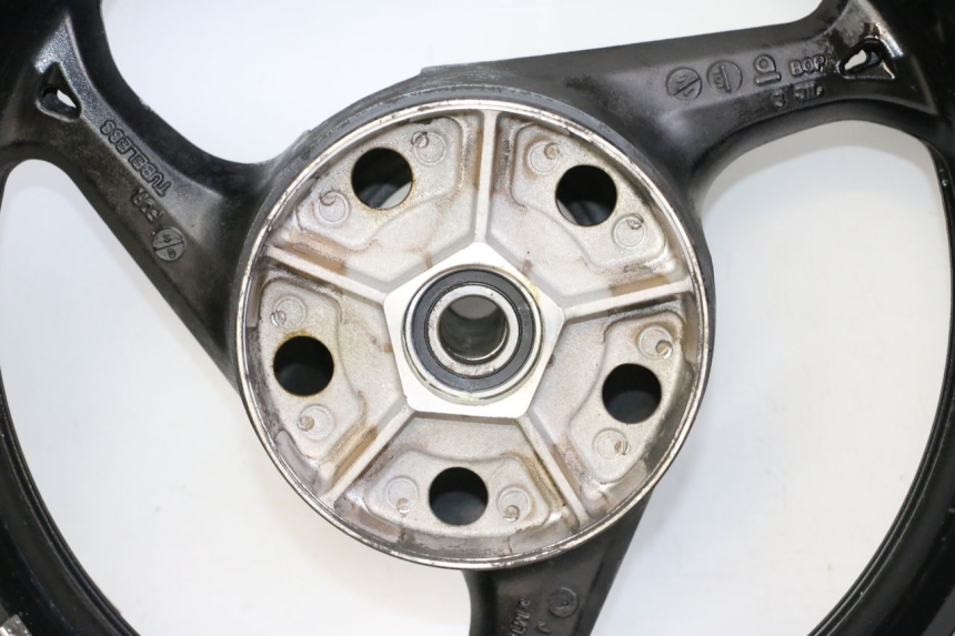 photo de REAR RIM AND TIRE SUZUKI GSR 750 (2011 - 2017) - Alternative angle