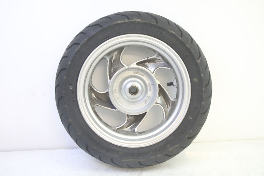 photo de REAR RIM AND TIRE SYM GTS EVO 125 (2009 - 2013) - Additional view of the item