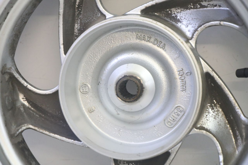 photo de REAR RIM AND TIRE SYM GTS EVO 125 (2009 - 2013) - High-resolution close-up