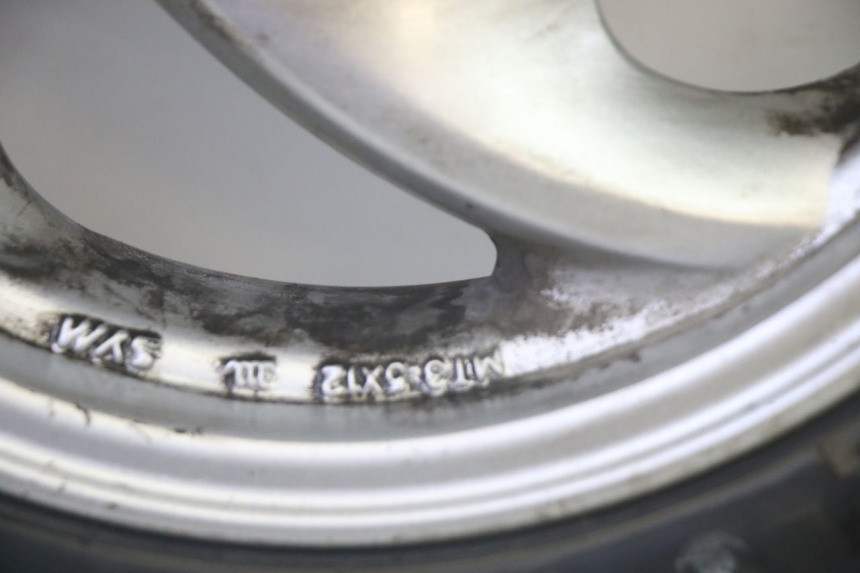photo de REAR RIM AND TIRE SYM GTS EVO 125 (2009 - 2013) - Surface and material condition